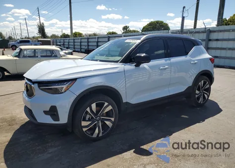 2024 Volvo Xc40 Plus z USA, uszkodzony, nr VIN YV4L12UE1R2379682